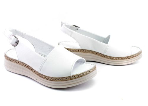 Дамски, ниски сандали в бяло - Модел Пресияна.