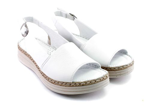 Дамски, ниски сандали в бяло - Модел Пресияна.