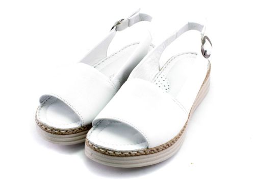 Дамски, ниски сандали в бяло - Модел Пресияна.