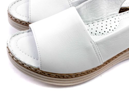 Дамски, ниски сандали в бяло - Модел Пресияна.