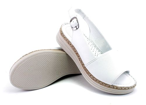 Дамски, ниски сандали в бяло - Модел Пресияна.