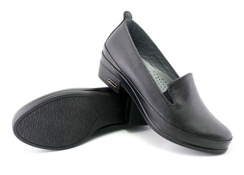 Дамски обувки от естествена кожа в черно, модел Майра.