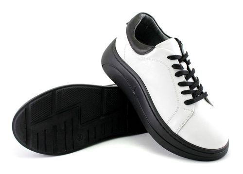 Дамски спортни обувки в бяло  -  Модел Паола.