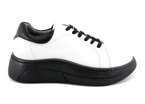 Дамски спортни обувки в бяло  -  Модел Паола.