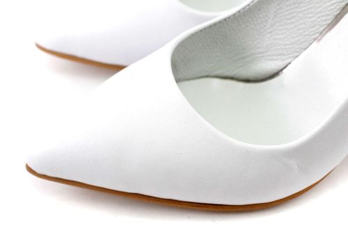 Дамски официални обувки на ток от естествена кожа в бяло, модел Роберта.