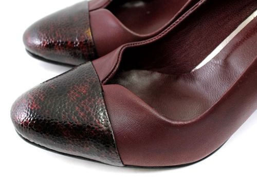 Pantofi cu toc de damă de culoare burgundă, model Enola