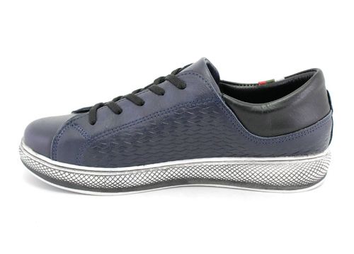Дамски спортни обувки в тъмно синьо -  Модел Ирма.