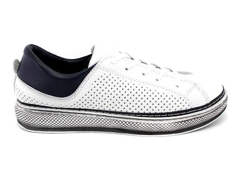 Дамски спортни обувки в бяло с тъмно синьо -  Модел Лиза.