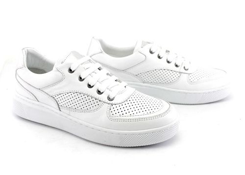 Дамски спортни обувки в бяло -  Модел Вероника.