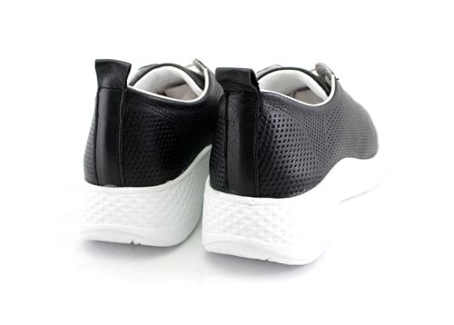 Дамски спортни обувки в черно -  Модел Веронела.