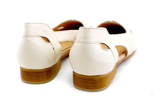 Дамски летни обувки в светло бежов цвят