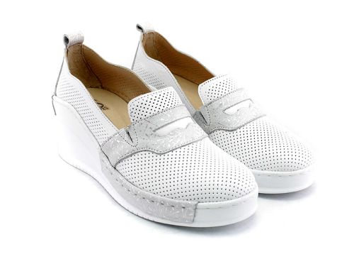 Дамски летни обувки в бяло -  Модел Моник