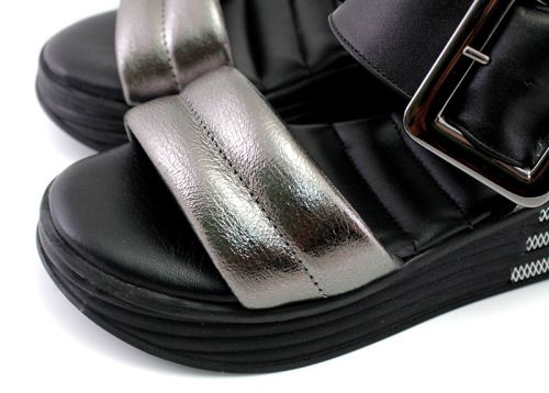 Дамски сандали в платинено и черно - Модел Касандра.