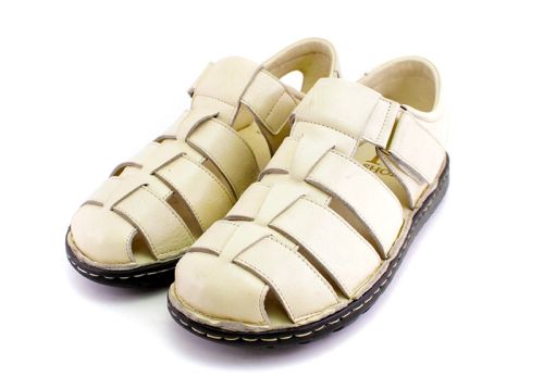 Мъжки сандали от естествена кожа в бежово - модел Вокил