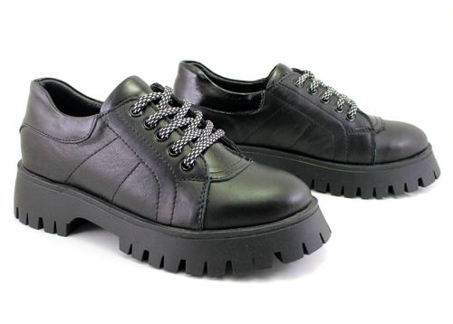 Дамски, есенно-зимни обувки в черно - Модел Доника.