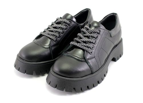 Дамски, есенно-зимни обувки в черно - Модел Доника
