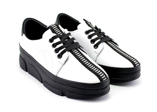 Дамски, ежедневни обувки в бяло - Модел Мелита