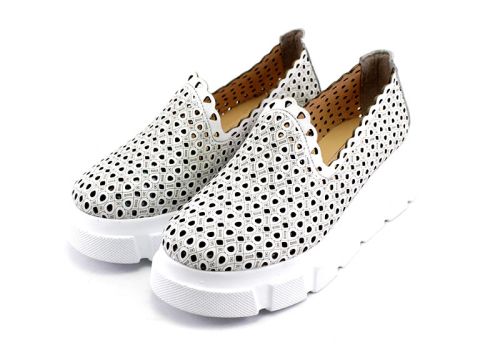 Дамски летни обувки от естествена кожа в бяло - Модел Зорница