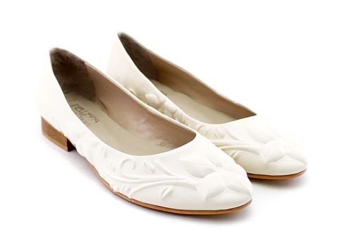 Pantofi joasa de dama din piele alb - model Tsvetelina