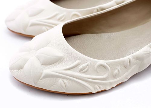 Дамски, ниски обувки от естествена кожа в бяло - Модел Цветелина