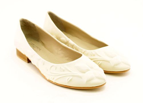 Дамски, ниски обувки от естествена кожа в бежово - Модел Цветелина