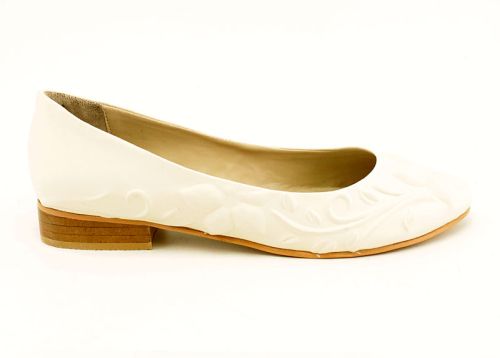 Дамски, ниски обувки от естествена кожа в бежово - Модел Цветелина