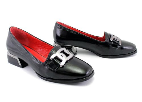 Дамски обувки от естествен лак в черно - Модел Кони.