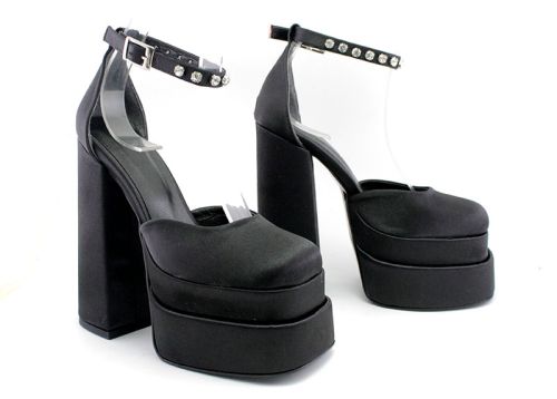 Дамски, високи сандали със затворени пръсти в черно - Модел Хризантема.