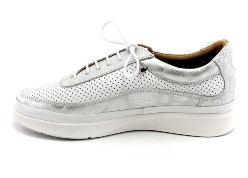 Дамски летни обувки от естествена кожа в бяло - Модел Дона