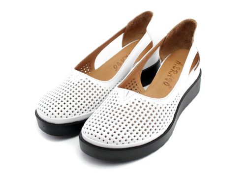 Дамски, отворени обувки от естествена кожа в бяло, модел  Елица