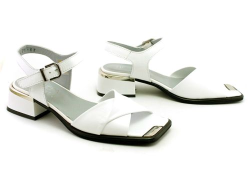 Дамски, ежедневни сандали в бяло - Модел Петра.