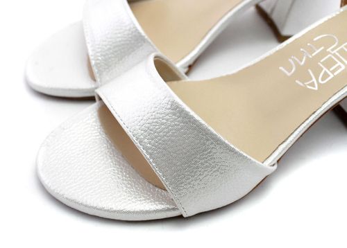 Дамски сандали от изкрящ еко материал в бяло - Модел Вега