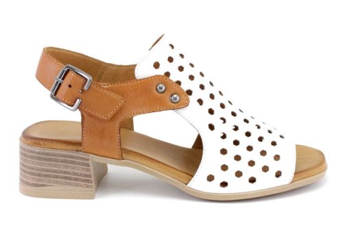 Дамски сандали на нисък ток в бяло и светло кафяв цвят - Модел Карина