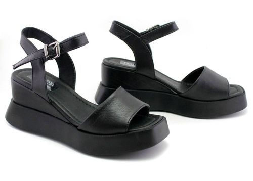 Дамски сандали на платформа в  черно - Модел Арасели.