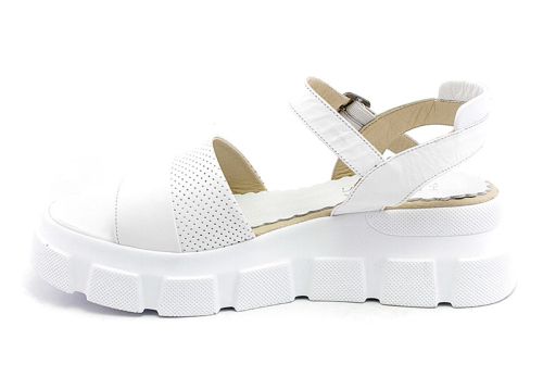 Дамски, ежедневни сандали в бяло - Модел Лолита.