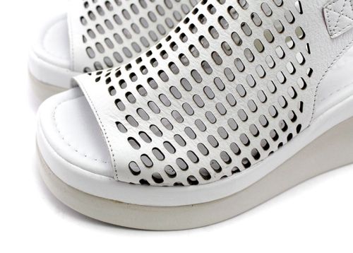 Дамски сандали на платформа в бяло - Модел Хайди