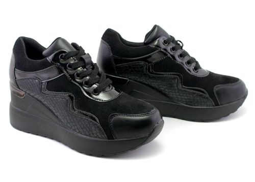 Дамски спортни обувки на платформа в черно, модел 137.