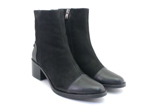 Botine de dama cu toc din piele naturala de culoare neagra - model Antigona.