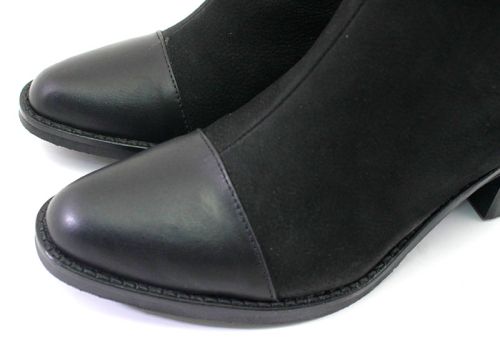 Botine de dama cu toc din piele naturala de culoare neagra - model Antigona.