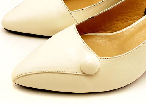 Дамски официални обувки в бежово, модел Анджелика.