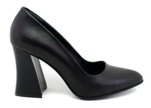 Дамски официални обувки в черно, модел Леокадия.