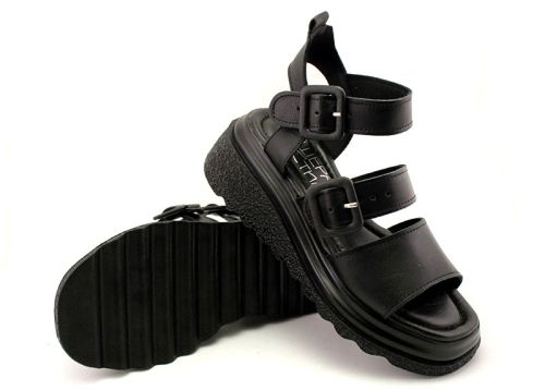 Дамски, ежедневни сандали в черно - Модел Доли.