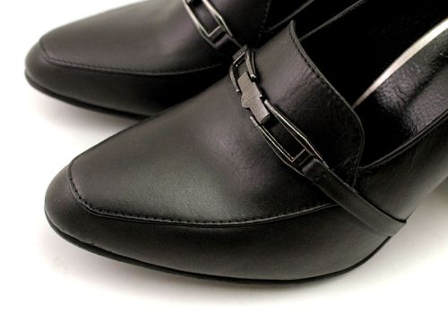 Дамски официални обувки в черно, модел Магдалена.
