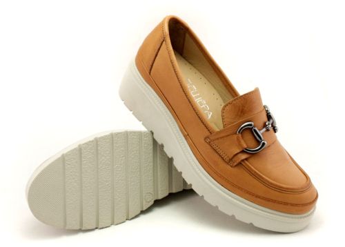 Дамски, ежедневни обувки в светло кафяво - Модел Марга.