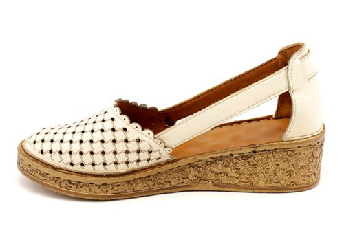 Дамски, летни обувки в бежаво - Модел Катрина.