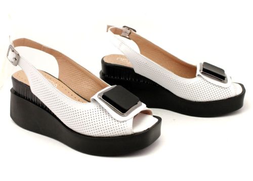 Дамски сандали от естествена кожа в бяло, модел Волина.
