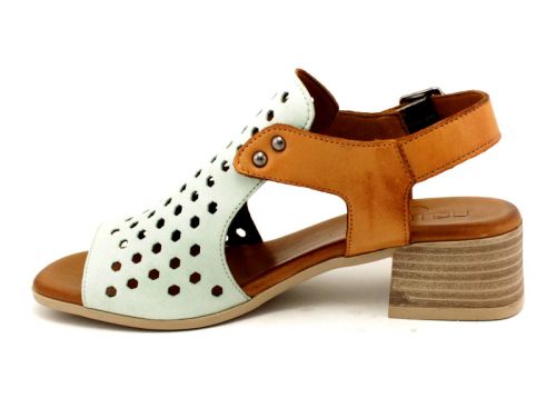 Дамски сандали от естествена кожа в небесно синьо и светло кафяво на нисък ток - Модел Карина.