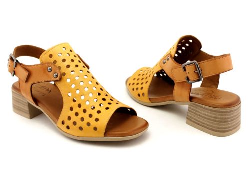 Дамски сандали от естествена кожа в жълто и светло кафяво на нисък ток - Модел Карина.