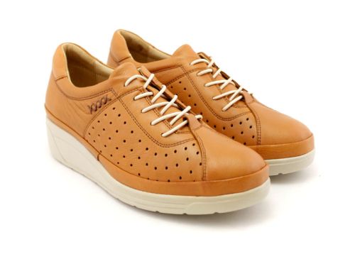 Дамски ежедневни обувки в светло кафяво - Модел Илона.