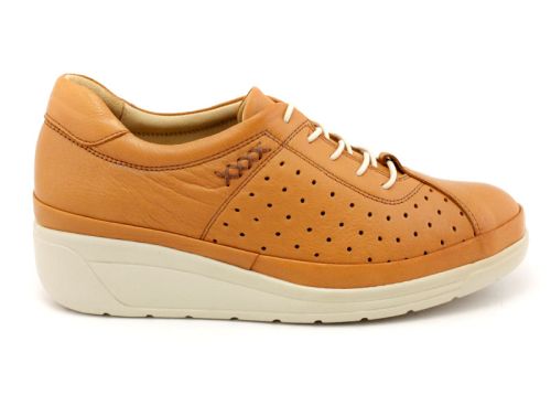 Дамски ежедневни обувки в светло кафяво - Модел Илона.